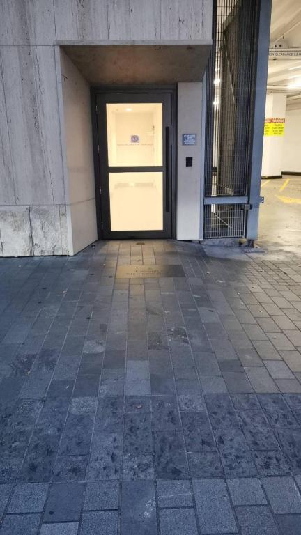 3 Double Beds and 1 Single Bed and 2 Double Sofa Beds in a small 2 Bedrooms Penthouse - Resim 13