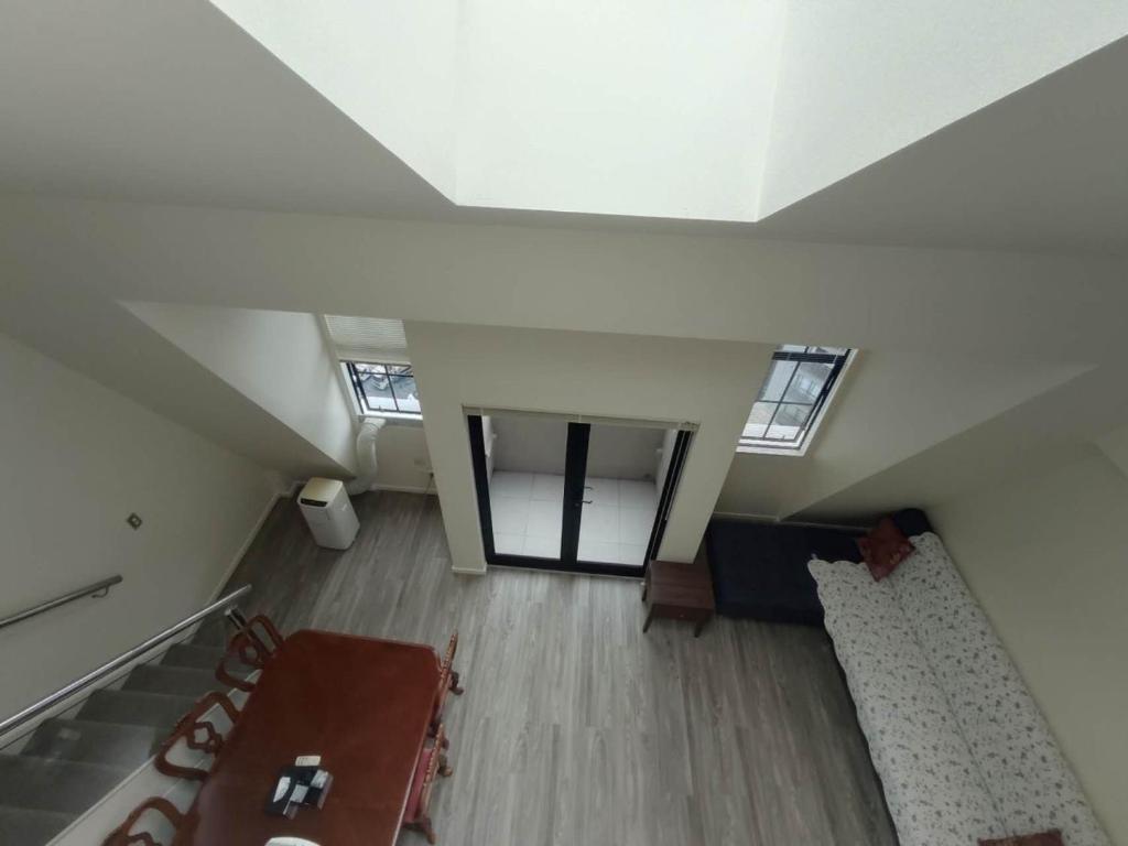3 Double Beds and 1 Single Bed and 2 Double Sofa Beds in a small 2 Bedrooms Penthouse - Resim 19