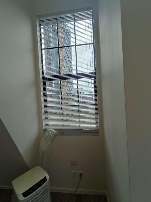 3 Double Beds and 1 Single Bed and 2 Double Sofa Beds in a small 2 Bedrooms Penthouse - Resim 8