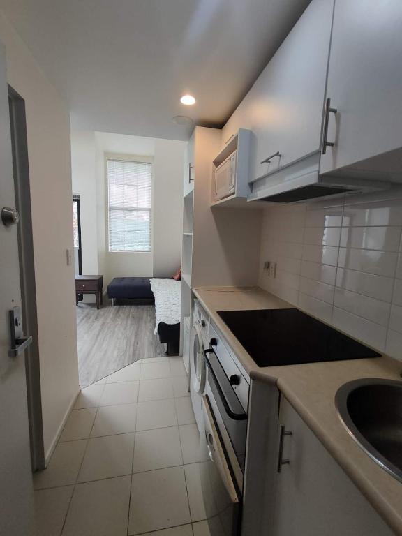 3 Double Beds and 1 Single Bed and 2 Double Sofa Beds in a small 2 Bedrooms Penthouse - Resim 39