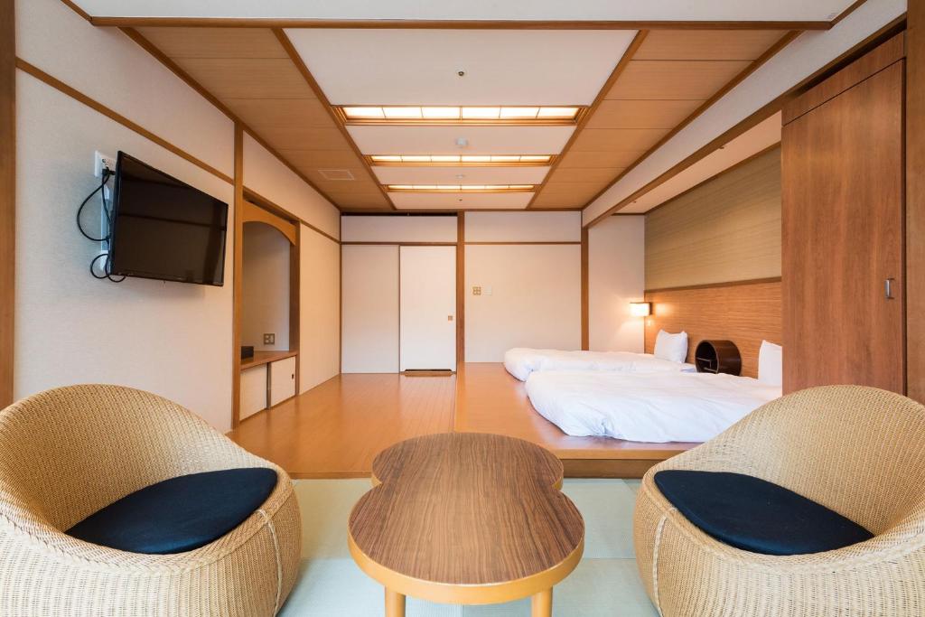 TV/trung tâm giải trí tại Ooedo Onsen Monogatari Premium Ito Hotel New Okabe