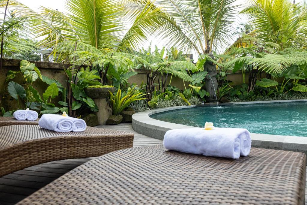 Bazén v ubytování Edge of Ubud by Pramana Villas nebo v jeho okolí
