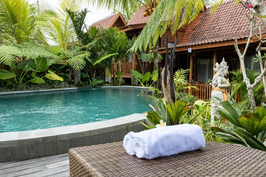 Bazén v ubytování Edge of Ubud by Pramana Villas nebo v jeho okolí