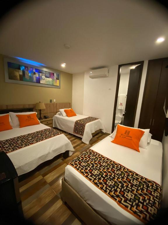 Postel nebo postele na pokoji v ubytování Hotel Ucla Center