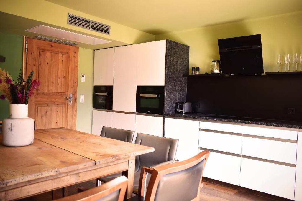 Kuchyň nebo kuchyňský kout v ubytování Seehotel Berau