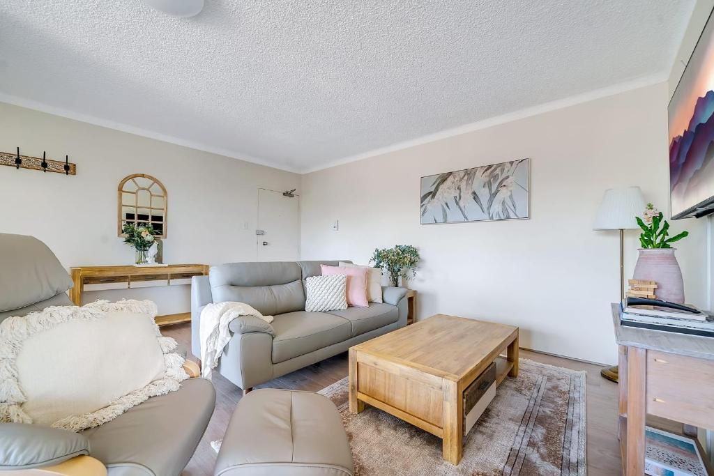 Μια τηλεόραση ή/και κέντρο ψυχαγωγίας στο Rosehill Retreat Near Parramatta with Parking