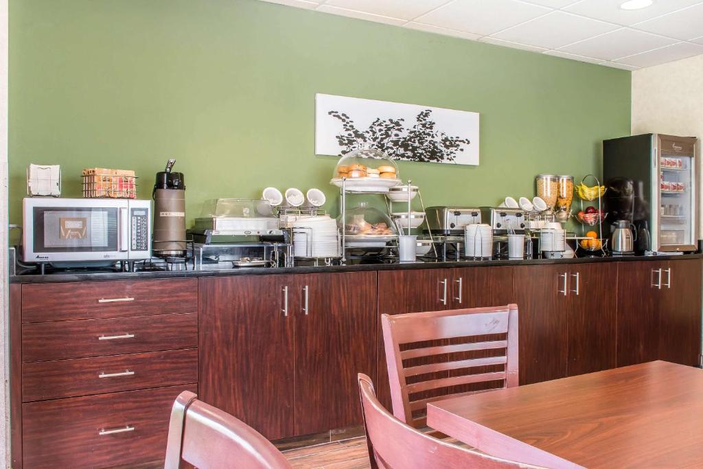 Sleep Inn & Suites of Lancaster County photo