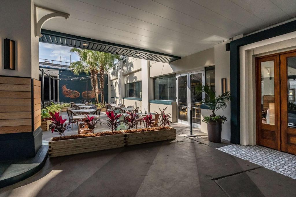 St Charles Coach House, Ascend Hotel Collection外面的花园