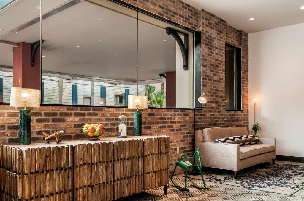 St Charles Coach House, Ascend Hotel Collection的休息区