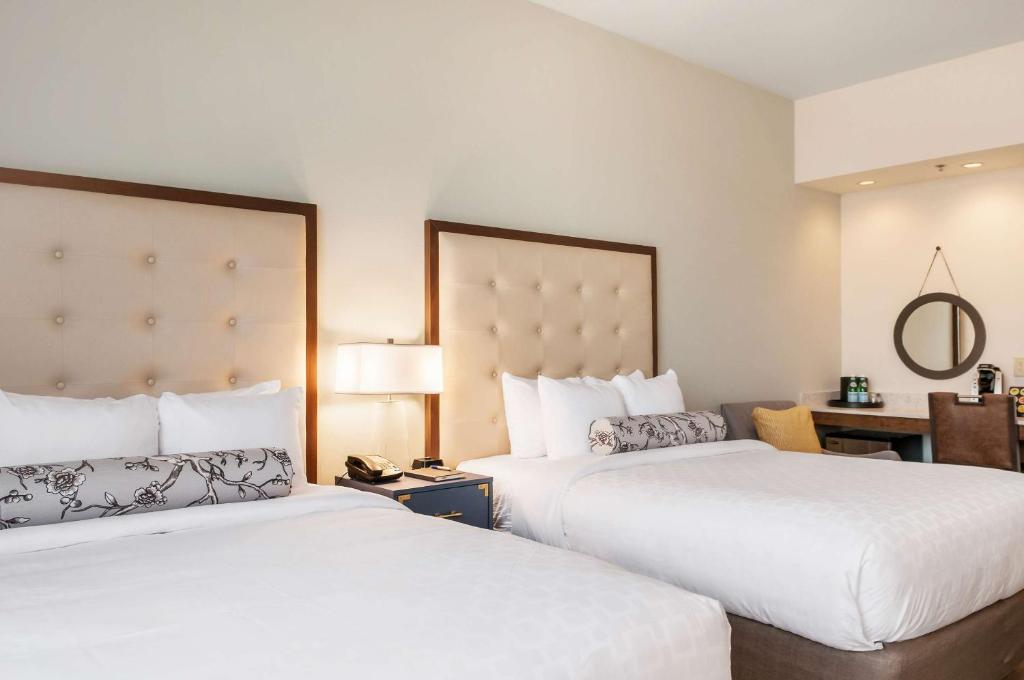 St Charles Coach House, Ascend Hotel Collection客房内的一张或多张床位