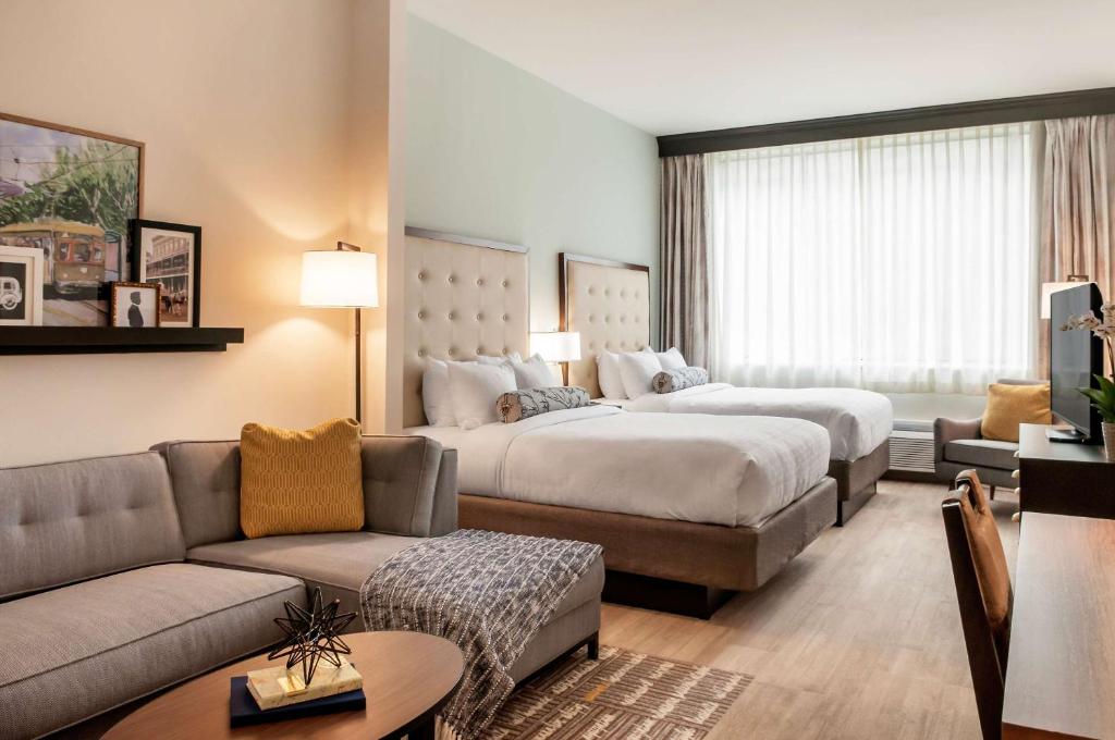 St Charles Coach House, Ascend Hotel Collection客房内的一张或多张床位