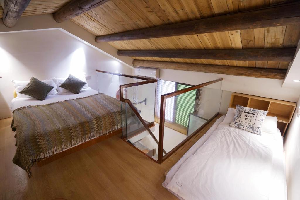 Postel nebo postele na pokoji v ubytování 鼓浪屿古巷别苑旅馆