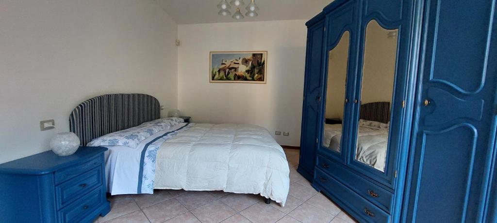 a bedroom with a blue cabinet and a bed at Casa della Nonna 2 in Gargnano