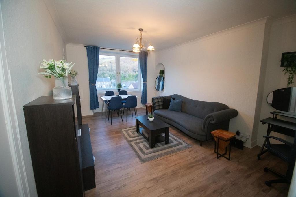 Μια τηλεόραση ή/και κέντρο ψυχαγωγίας στο Modern 3 Bed Terrace