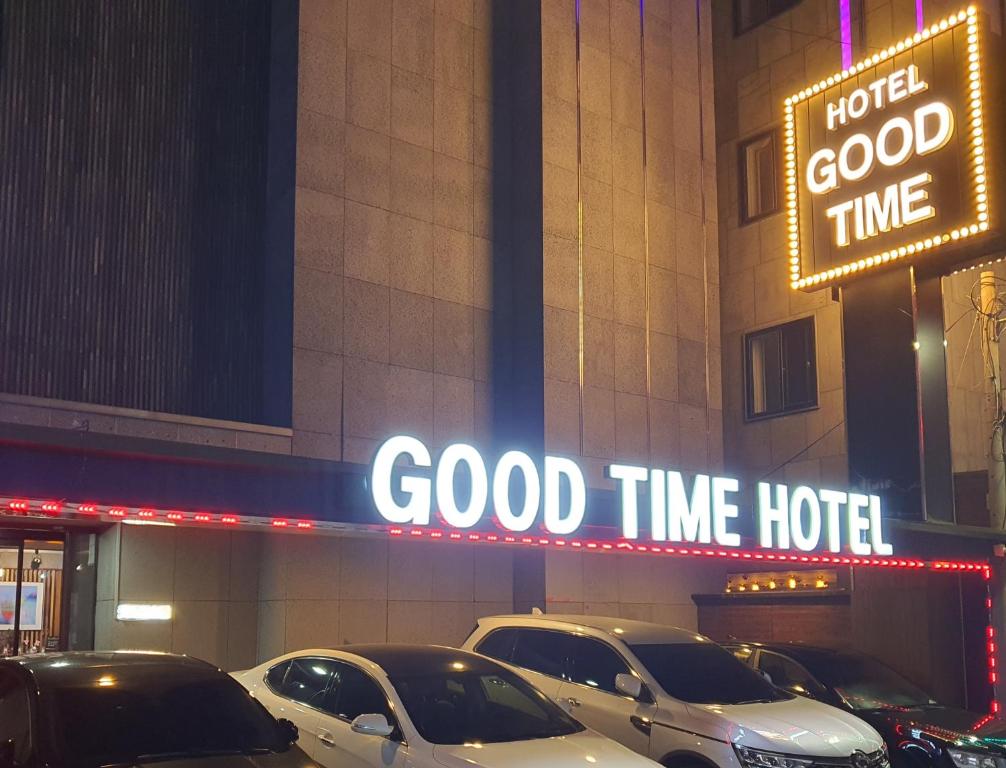Certifikát, hodnocení, plakát nebo jiný dokument vystavený v ubytování Good Time Hotel