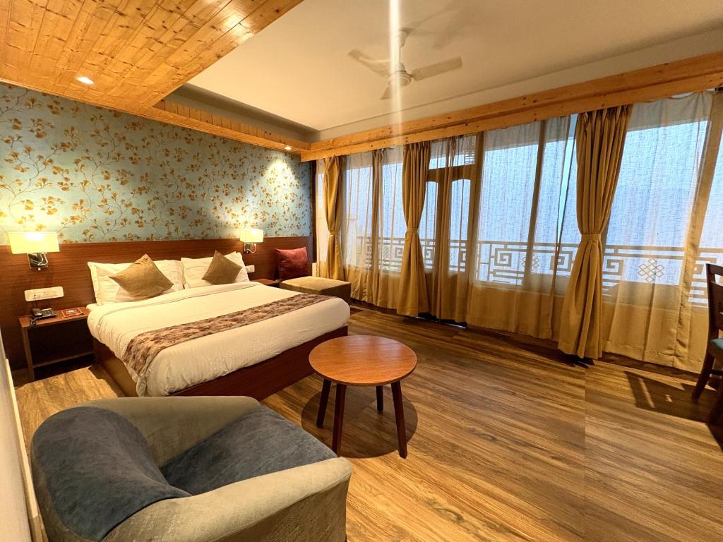 a hotel room with a bed and a couch at Hotel Tempo Heritage Resort In Gangtok in Gangtok