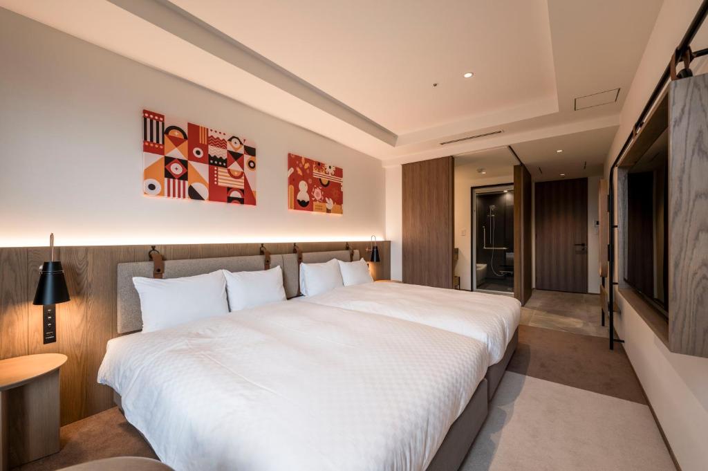 Postel nebo postele na pokoji v ubytování CINQS Hotel