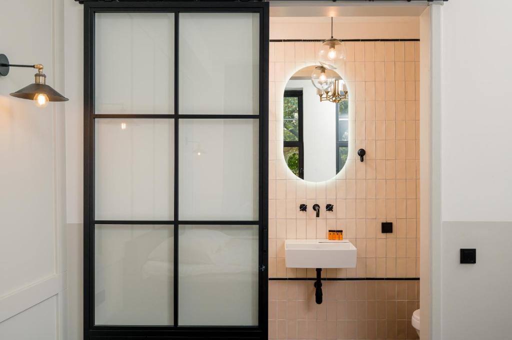 Mr.Lewis Rotterdam - Resim 12