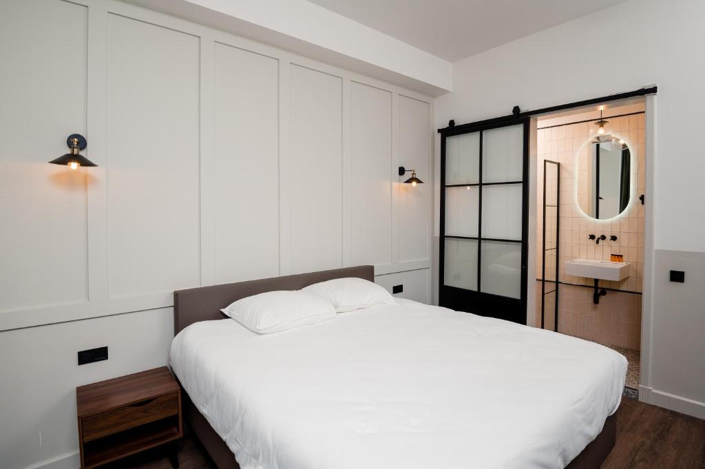 Mr.Lewis Rotterdam - Resim 13