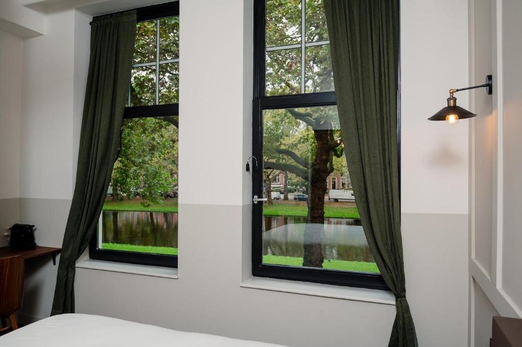 Mr.Lewis Rotterdam - Resim 5