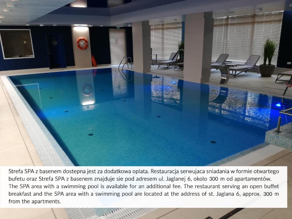 Bazén v ubytovaní Flatbook - City Center SPA Apartments Motlawa alebo v jeho blízkosti