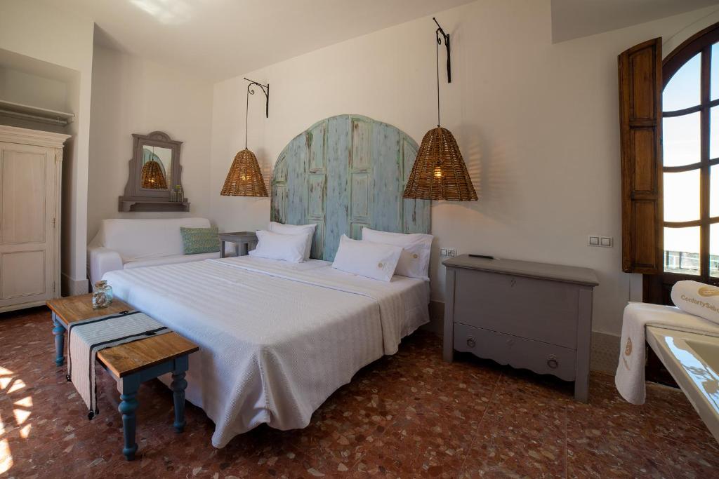 A bed or beds in a room at Finca Maltes San José