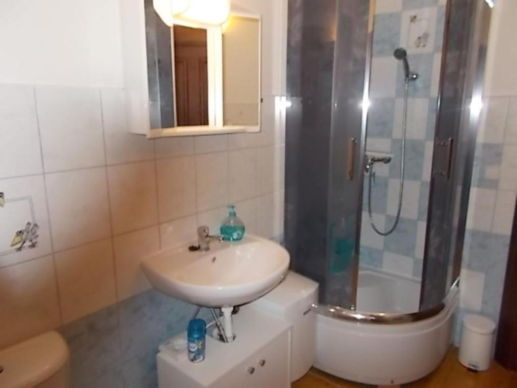 Koupelna v ubytování U Dvou lipek pod Broumovskými stěnami