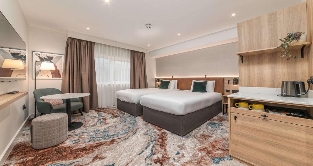 Kuchyň nebo kuchyňský kout v ubytování Best Western Rockingham Forest Hotel
