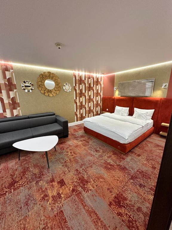 
Deluxe Room (2 Adults + 1 Child)
