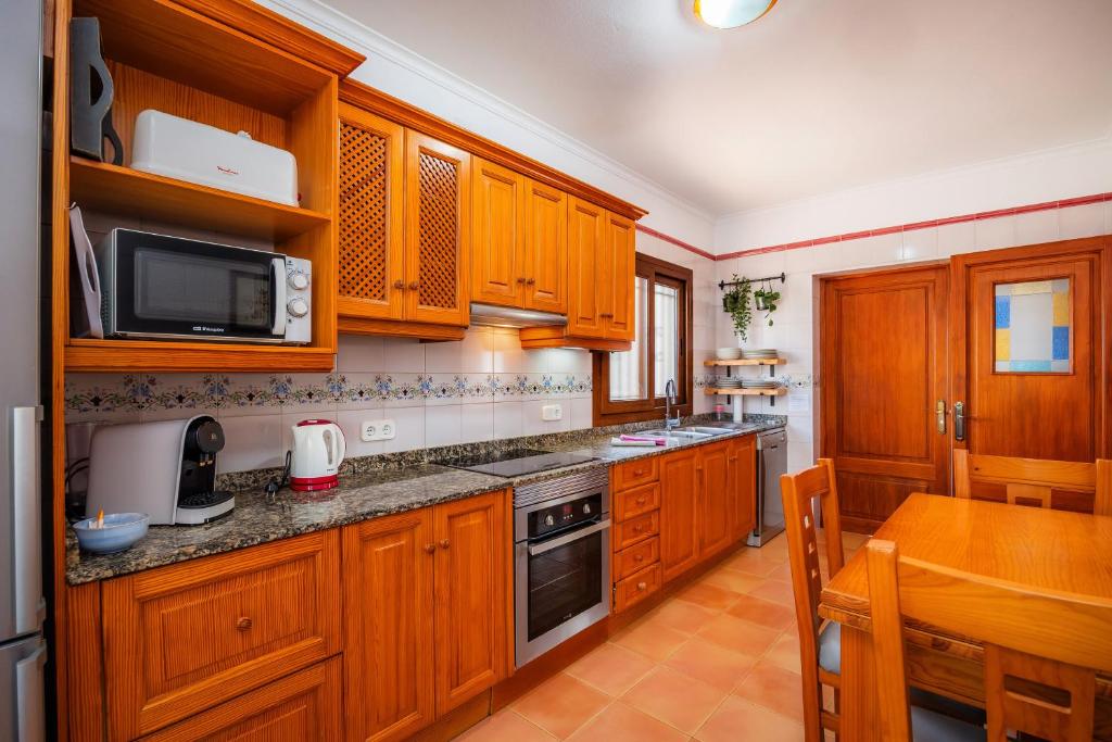 Kuchyň nebo kuchyňský kout v ubytování Villa Dos Estels