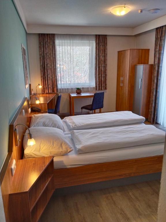 Postel nebo postele na pokoji v ubytování Dolomitenhotel Lienz