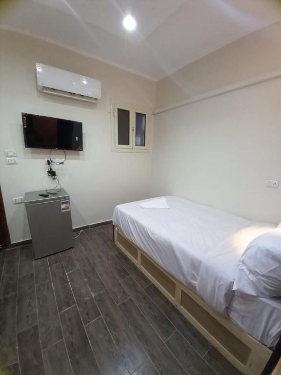 Postel nebo postele na pokoji v ubytování Khufu Pyramids Hotel