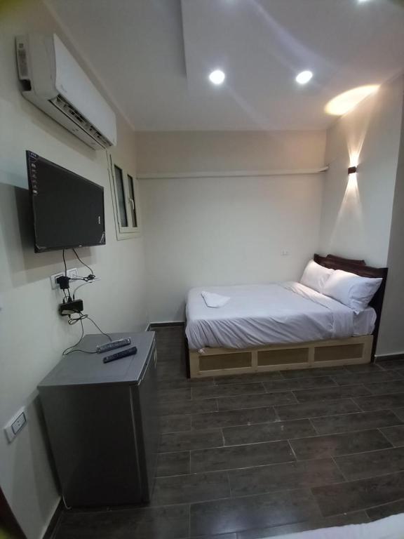 Postel nebo postele na pokoji v ubytování Khufu Pyramids Hotel