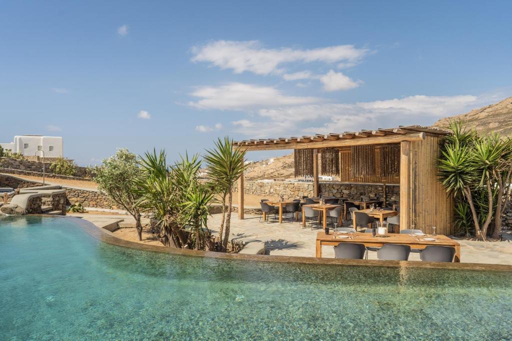 a resort with a swimming pool and a restaurant at Santa Maria Hotel in Elia Beach