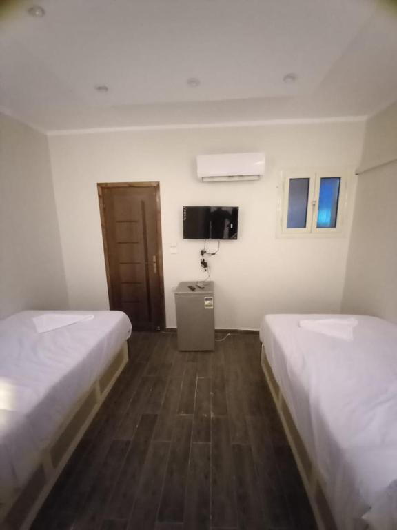 Postel nebo postele na pokoji v ubytování Khufu Pyramids Hotel