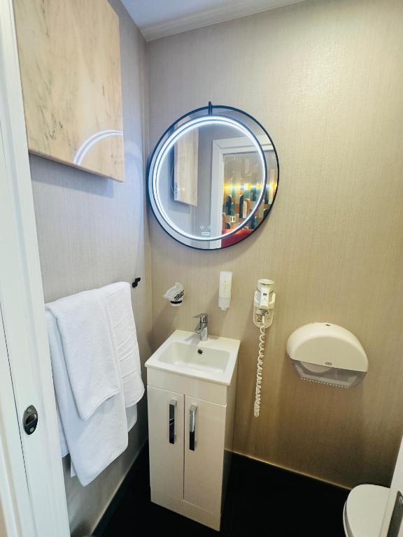 Villa & Restaurant Levoslav House - Resim 45