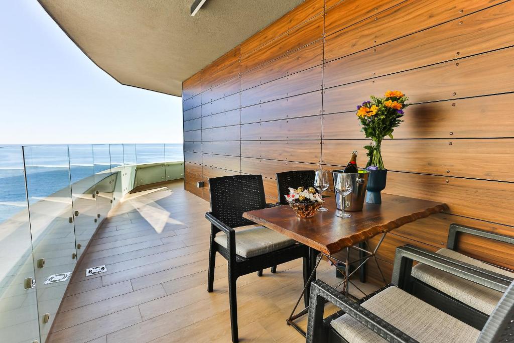 Balkón nebo terasa v ubytování Maresia Boutique Suites
