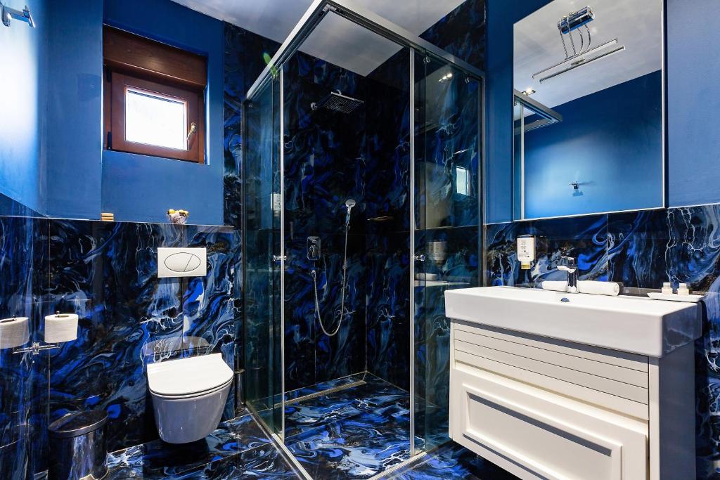 Koupelna v ubytování Maresia Boutique Suites