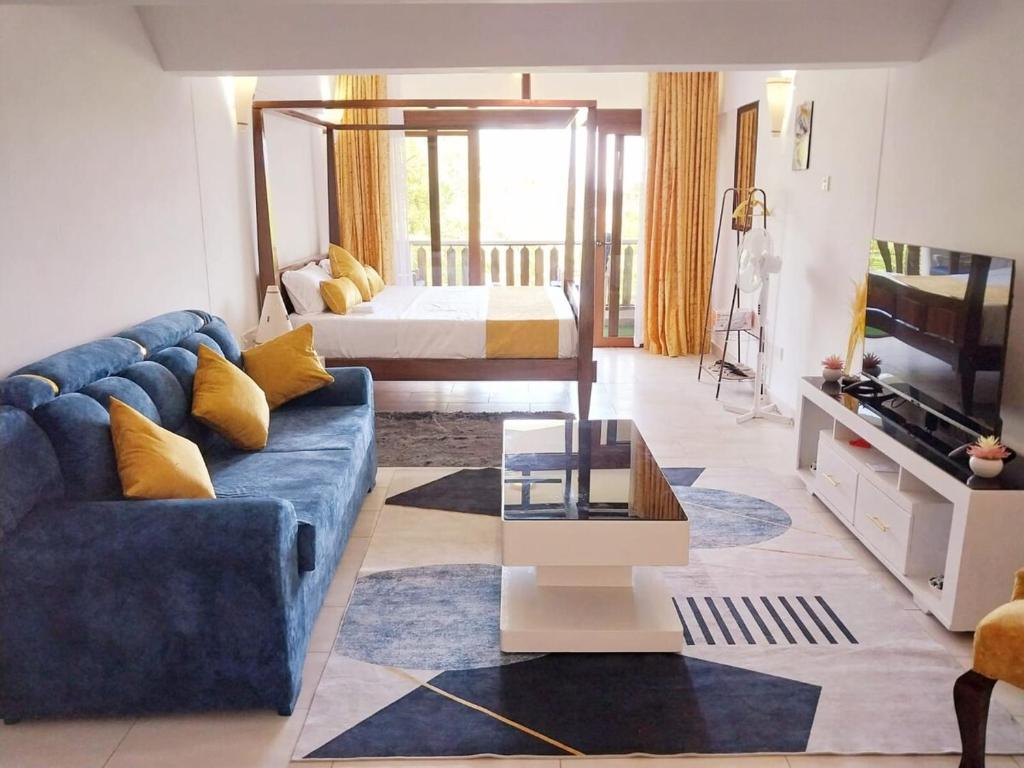 Posezení v ubytování Diani Beachfront Studio with pool