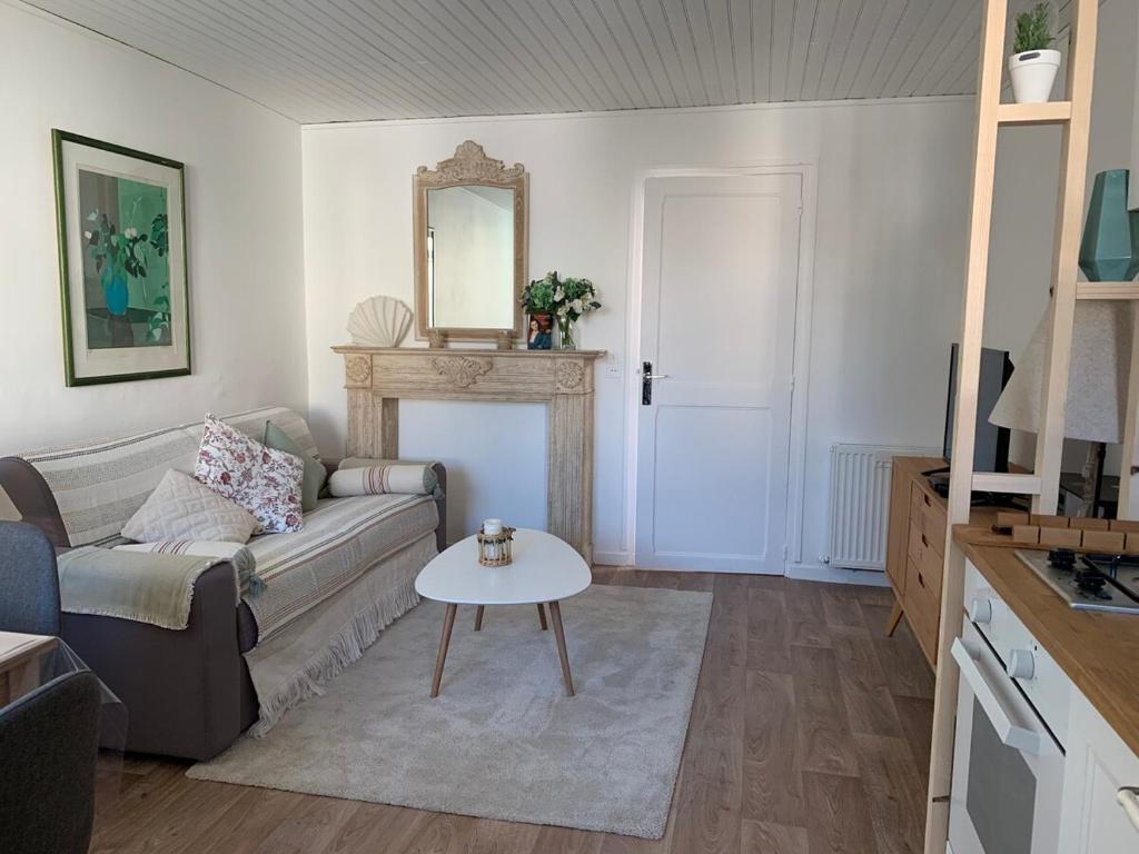 Kuchyň nebo kuchyňský kout v ubytování La Coquille - appartement cosy - centre - proche mer et casino