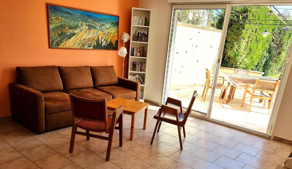Posezení v ubytování Studio cosy en Provence