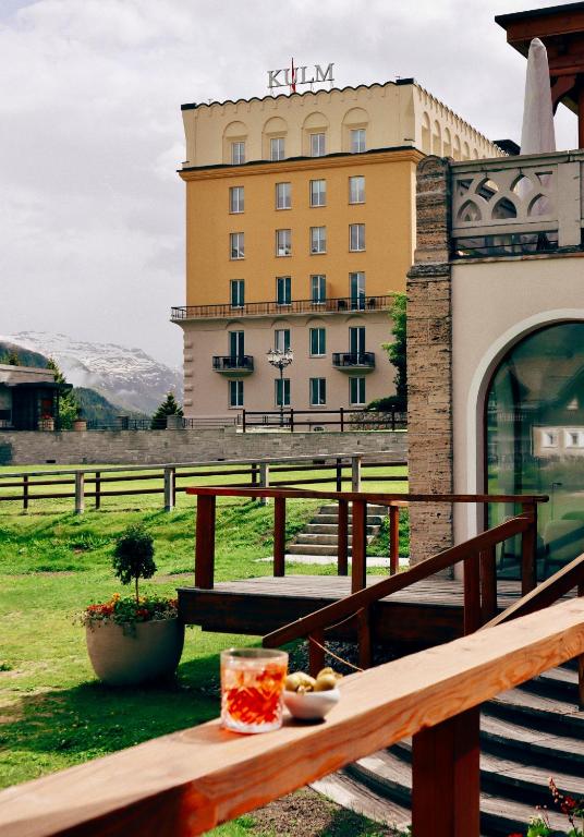 Nespecifikovaný výhled na hory nebo výhled na hory při pohledu z hotelu