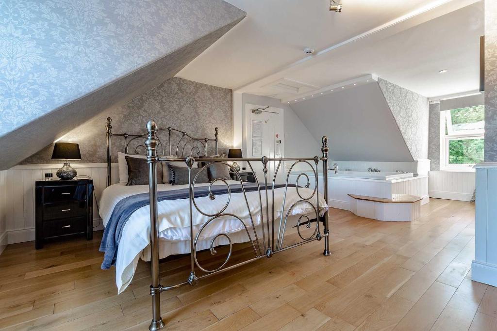 Postel nebo postele na pokoji v ubytování Mishnish Hotel