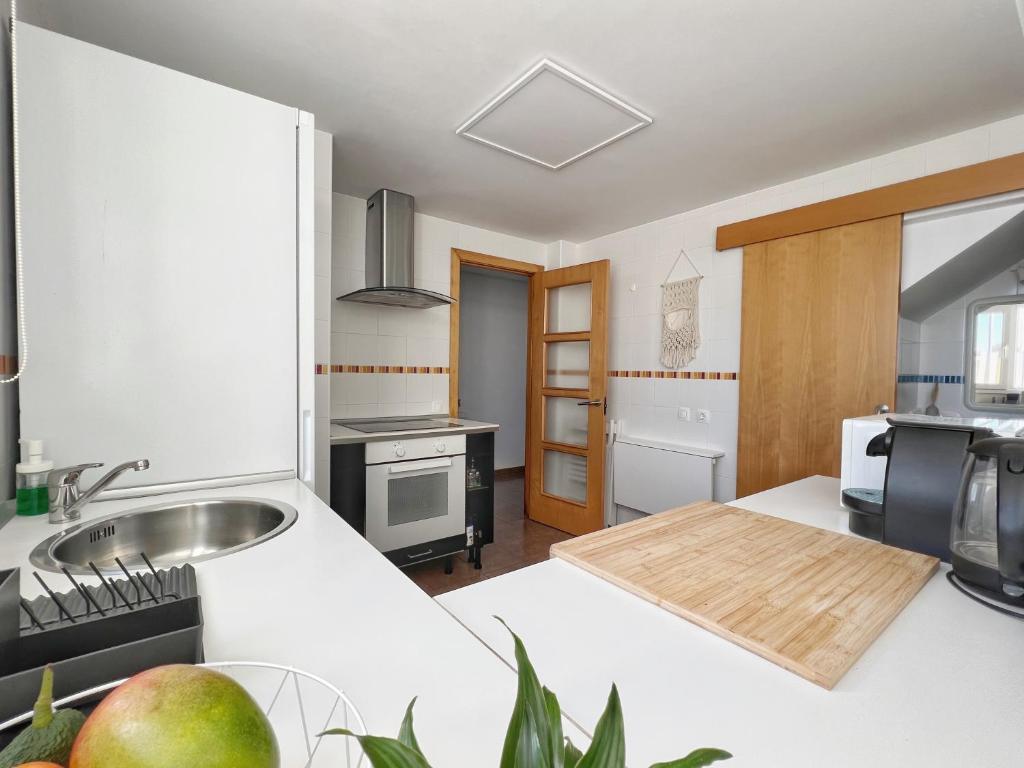 A kitchen or kitchenette at A Levante Conil- Solo familias y parejas