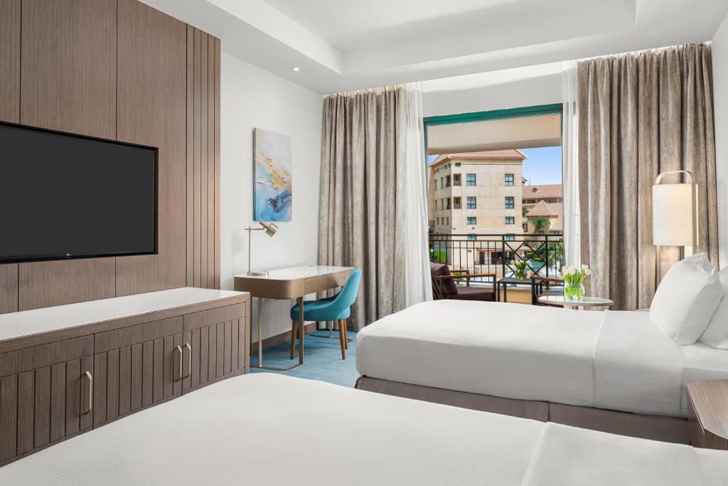 Postel nebo postele na pokoji v ubytování Hilton Pyramids Golf
