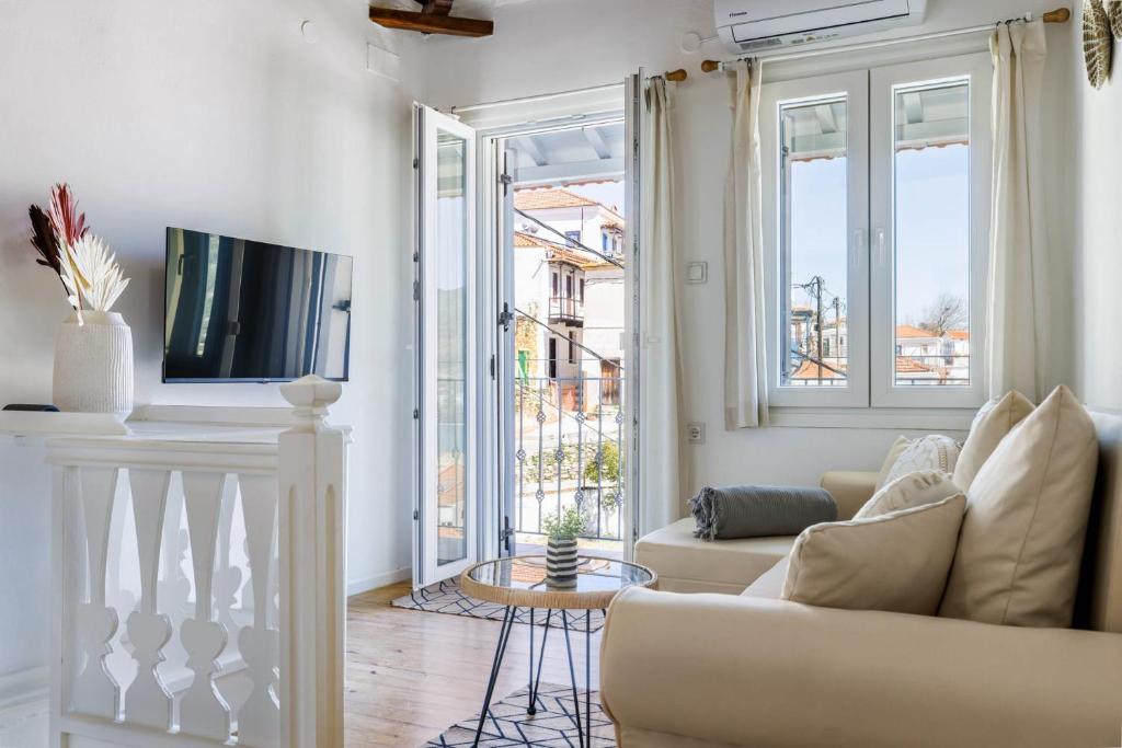 Avra Home - Island Living in Skopelos Town