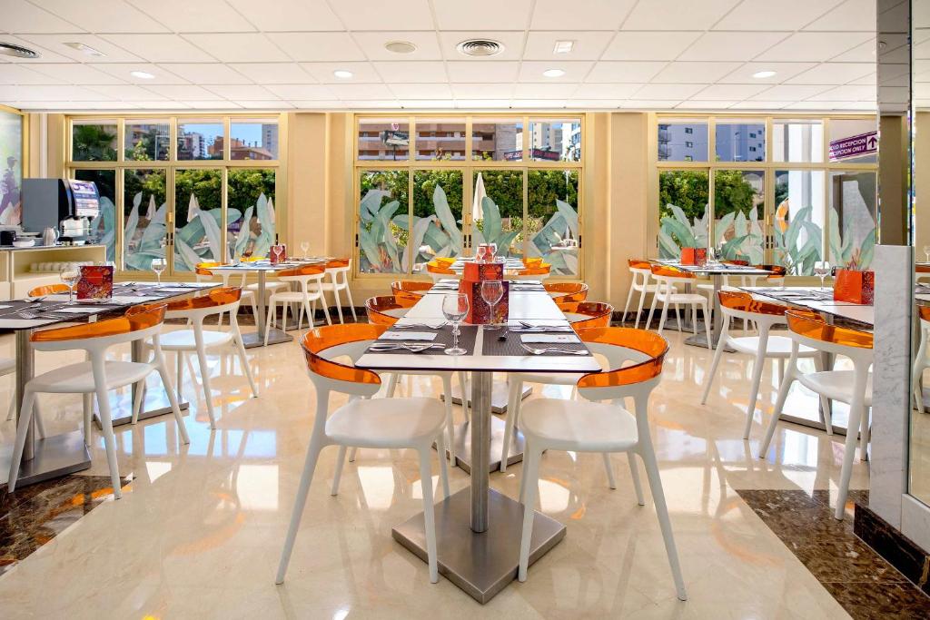 Restaurace v ubytování Hotel Servigroup Orange