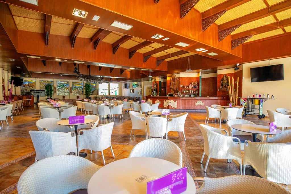 Restaurace v ubytování Hotel Servigroup Orange