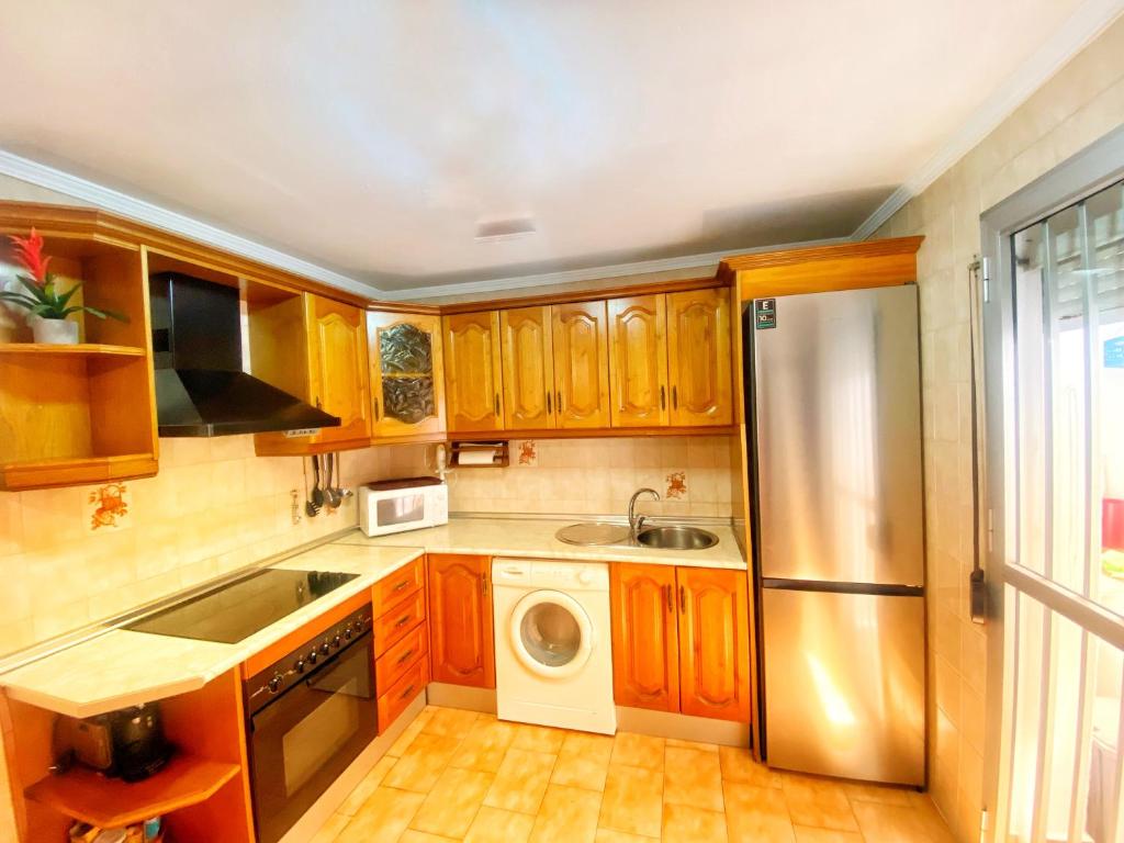 Kuchnia lub aneks kuchenny w obiekcie Precioso piso duplex en la Bahia de Cadiz para 5 plazas