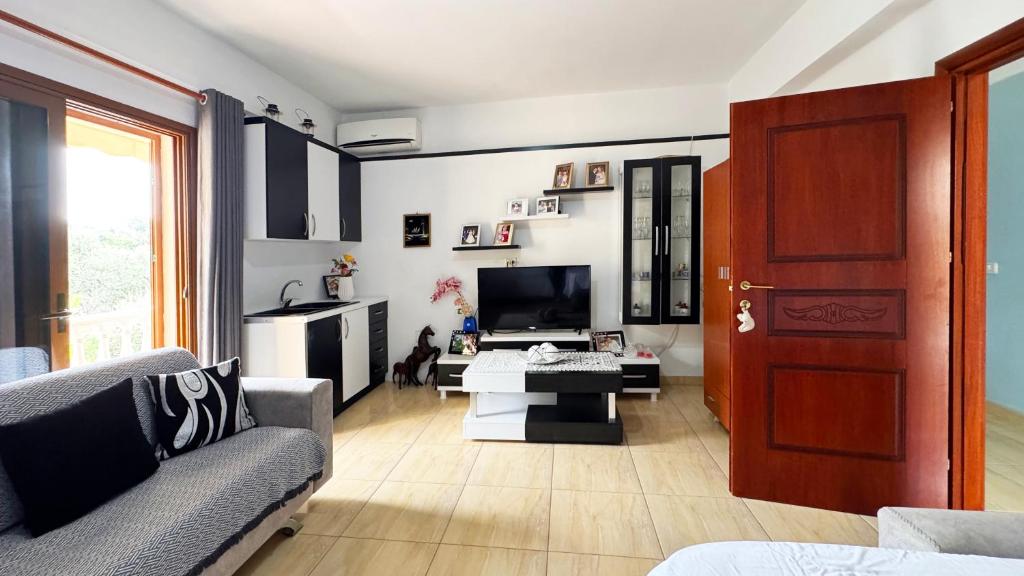 TV a/nebo společenská místnost v ubytování Antonia Rooms Qeparo